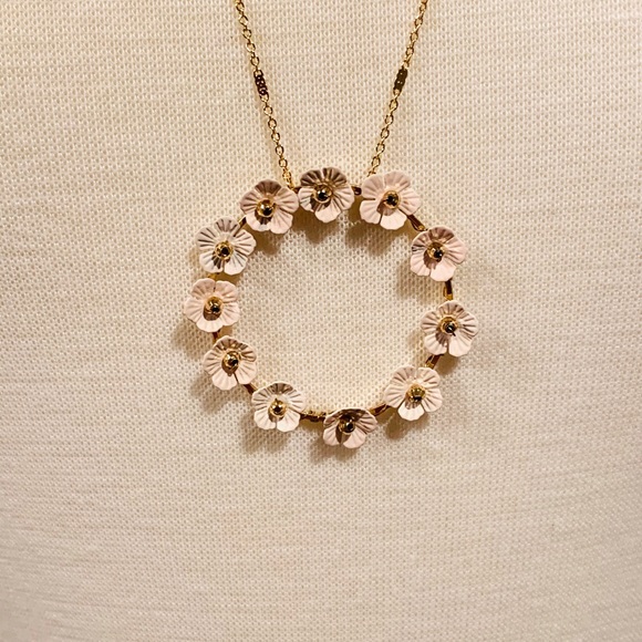 Jewelry - Pink floral necklace